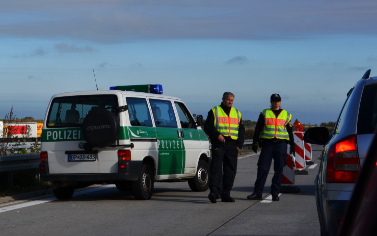 Příhraniční kontrola na německé dálnici A 17 z České republiky do Německa. Foto: čtenář/Karel Plicka